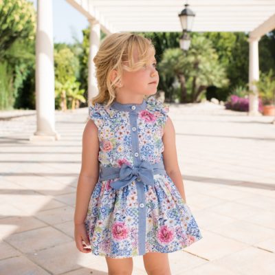 Vestido en tonos azules de flores estampado de verano, para niña de la firma Dolce Petit.